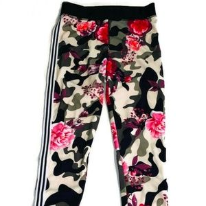 COPY - Floral Camo Legging. 1 Left !! **Size S/M**